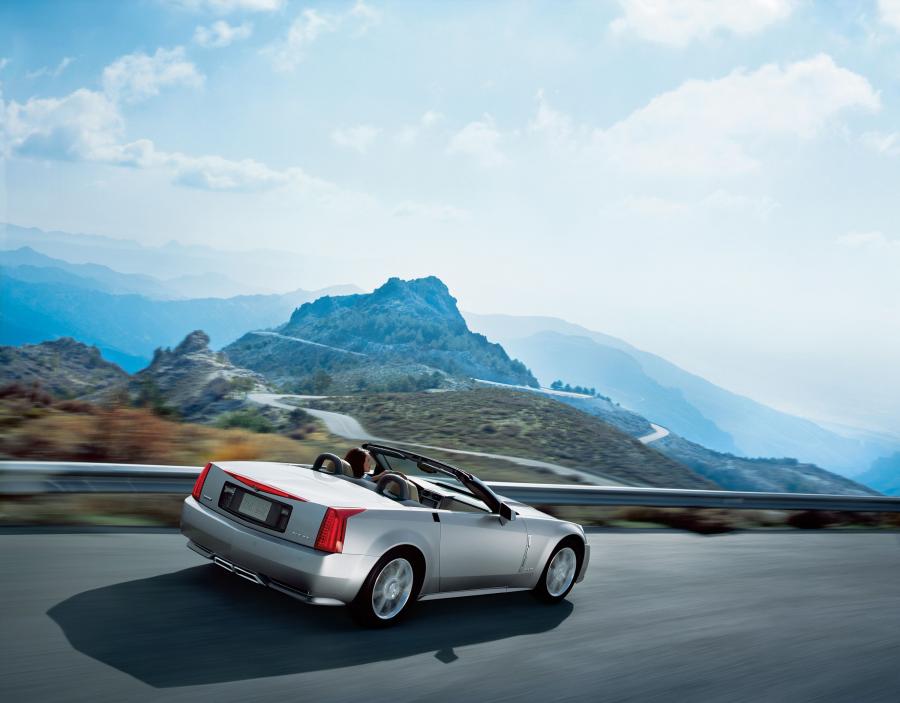  Cadillac XLR Roadster 2004 года  (фото 9 из 128)